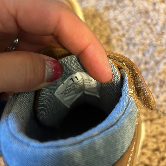 Childrens Place size 11 tan shoe - Picture 5 of 6